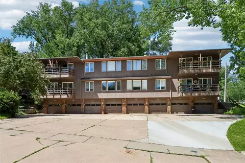 1716 Pikes Peak Ct NE, Cedar Rapids, IA 52402