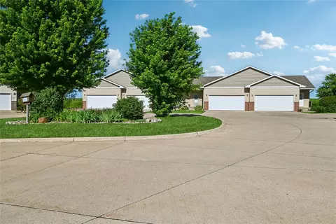 3824 Lakeview Dr SW, Cedar Rapids, IA 52404
