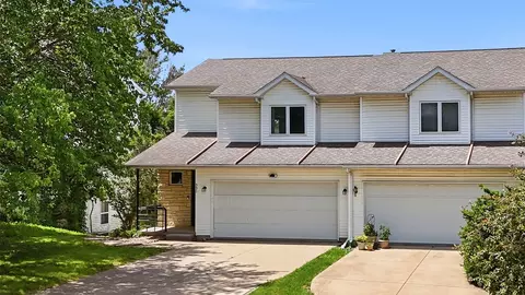 992 22nd Ave, Coralville, IA 52241