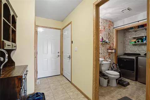 Entry Way - 3840 37th Ave SW #E, Cedar Rapids, IA 52404 photo 1 of 2