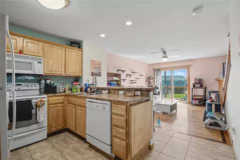 Kitchen - 3840 37th Ave SW #E, Cedar Rapids, IA 52404 photo 3 of 4
