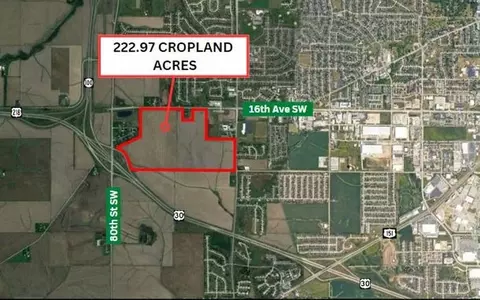 Farm 2449, Cedar Rapids, IA 52404