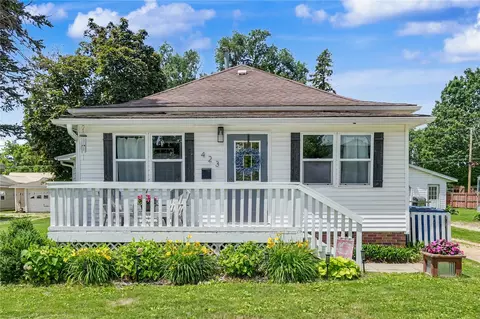 423 N Maple St, Monticello, IA 52310