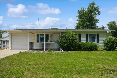 890 S 8th St, Marion, IA 52302