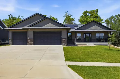 1698 Foxborough Dr, Marion, IA 52302