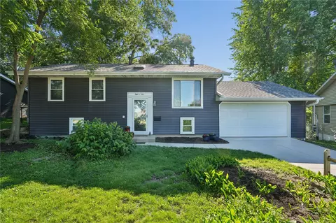 805 Pawnee Dr NW, Cedar Rapids, IA 52405