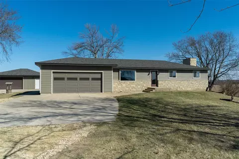 4065 Labarge Rd, Central City, IA 52214