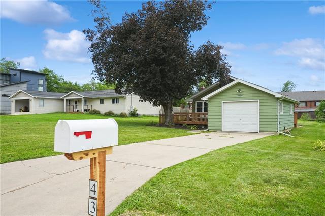 431 30th St Dr SE, Cedar Rapids, IA 52403
