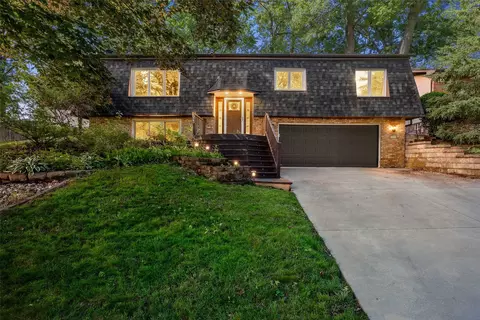 2023 Sandalwood Dr NE, Cedar Rapids, IA 52402