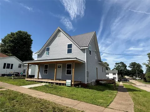 308 E 2nd St, Mechanicsville, IA 52306