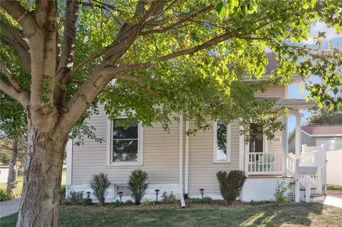 1715 7th Ave, Belle Plaine, IA 52208