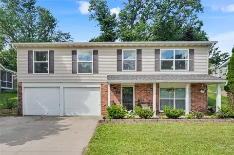 221 Windsor Dr NE, Cedar Rapids, IA 52402