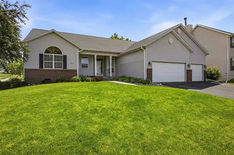 2045 Newcastle Rd, Marion, IA 52302