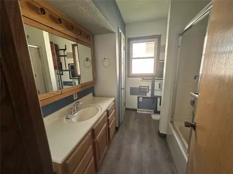 Bath - 1122 3rd St E, Vinton, IA 52349 photo 1 of 1