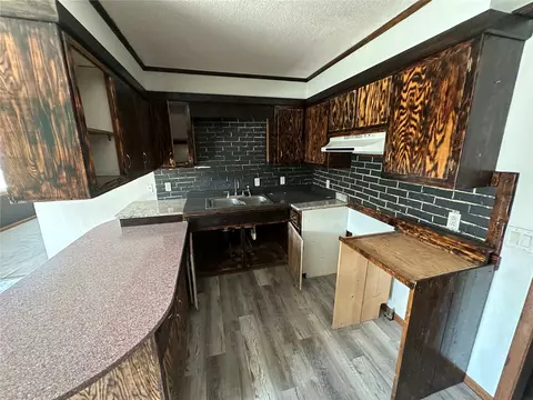 Kitchen - 1122 3rd St E, Vinton, IA 52349 photo 2 of 3