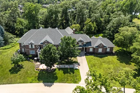 2610 Diamondwood Dr, Cedar Rapids, IA 52403