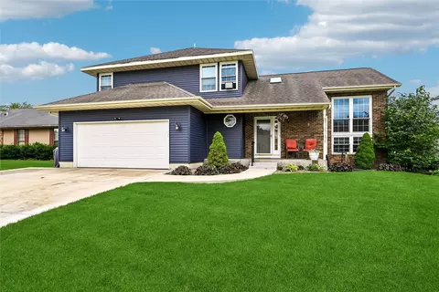 6907 Terrazzo Dr NW, Cedar Rapids, IA 52405