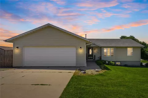 2000 Highland Rd, Ely, IA 52227