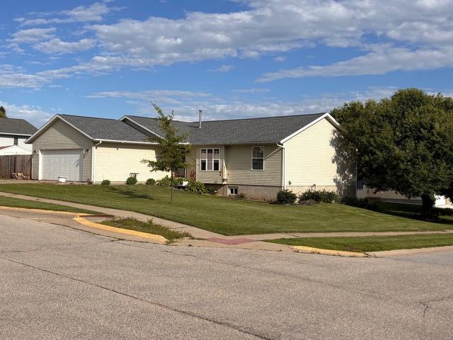 2000 Highland Rd, Ely, IA 52227