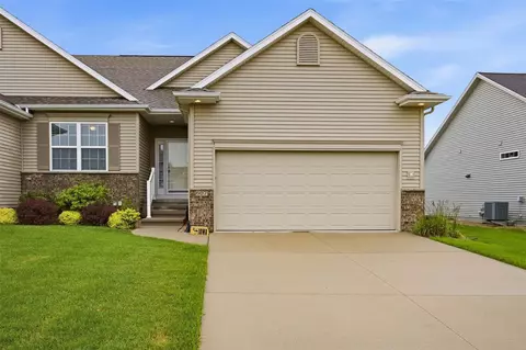 607 Stone Hedge Dr NW, Cedar Rapids, IA 52405