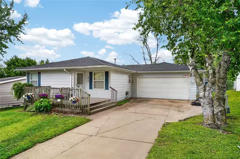 318 Wiley Blvd NW, Cedar Rapids, IA 52405