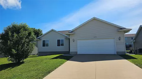 1975 49th St, Marion, IA 52302