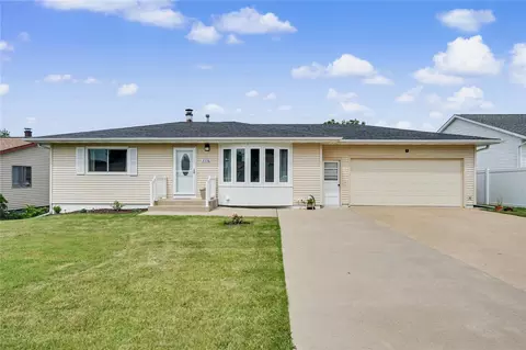 2336 31st St SW, Cedar Rapids, IA 52404