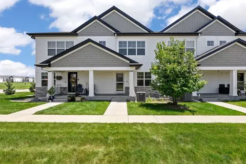 2494 Roycroft Dr, Marion, IA 52302