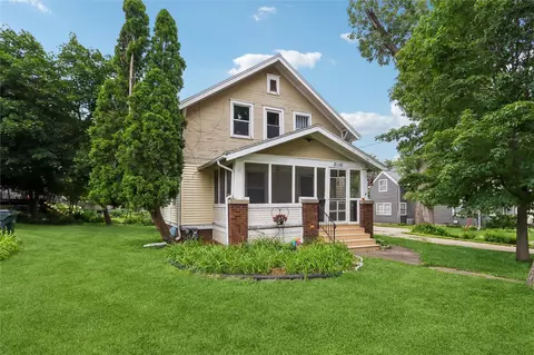 2610 2nd Ave SE, Cedar Rapids, IA 52403