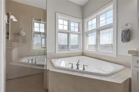 Bath - 6706 Cedar View Ct NE, Cedar Rapids, IA 52411 photo 2 of 5