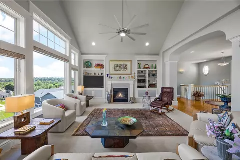 Living - 6706 Cedar View Ct NE, Cedar Rapids, IA 52411 photo 2 of 12