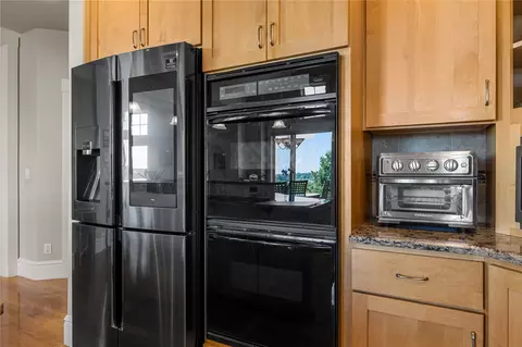 Kitchen - 6706 Cedar View Ct NE, Cedar Rapids, IA 52411 photo 4 of 7
