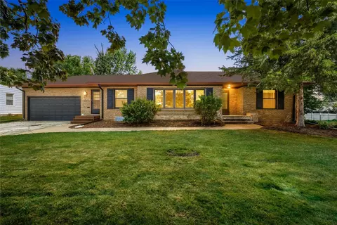 1244 29th St NE, Cedar Rapids, IA 52402