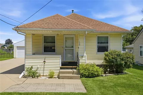 130 29th Ave SW, Cedar Rapids, IA 52404