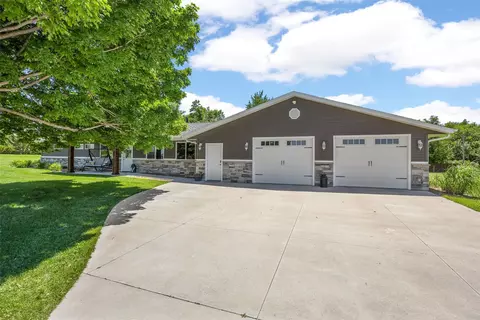 2129 Echo Hill Rd, Marion, IA 52302