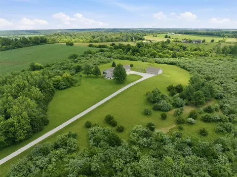 3451 Pleasant Creek Rd, Palo, IA 52324