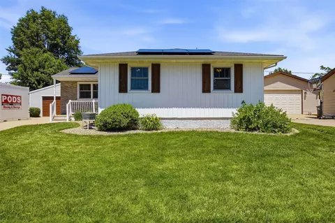 2960 26th Ave, Marion, IA 52302