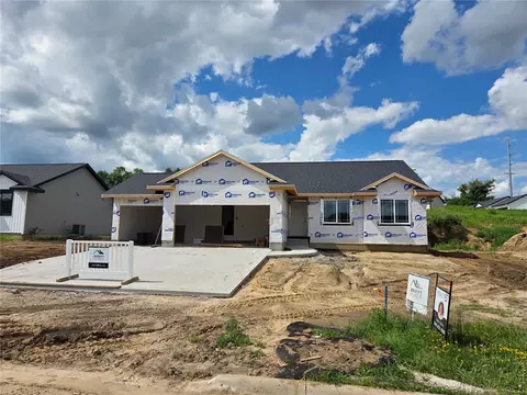 1814 Shady Grove Rd SW, Cedar Rapids, IA 52404