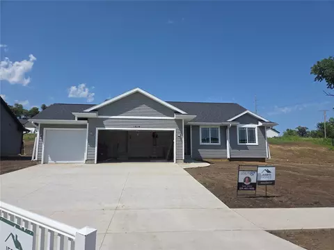 1814 Shady Grove Rd SW, Cedar Rapids, IA 52404