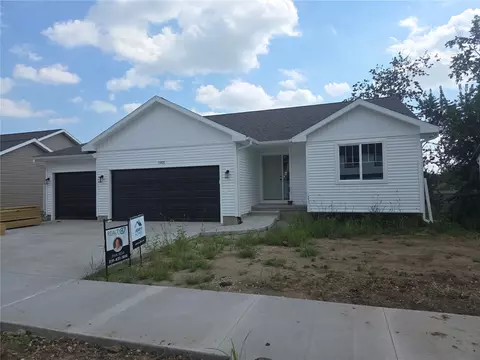1901 Holly Meadow Ave SW, Cedar Rapids, IA 52404