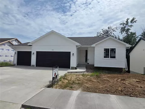 1901 Holly Meadow Ave SW, Cedar Rapids, IA 52404