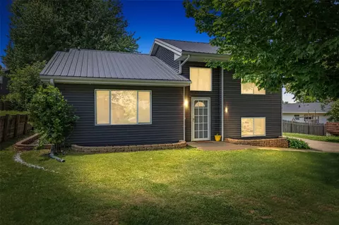2154 26th St NW, Cedar Rapids, IA 52405