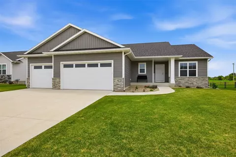 425 Dutch Dr, Robins, IA 52328
