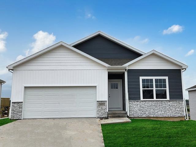 2775 Cecelia Dr, Hiawatha, IA 52233