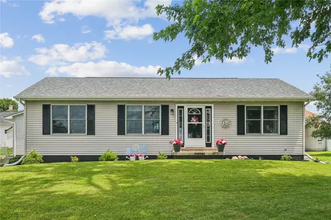 1506 Harding St, Tama, IA 52339