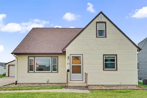 23 24th Ave SW, Cedar Rapids, IA 52404