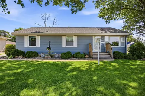 1105 29th St, Marion, IA 52302