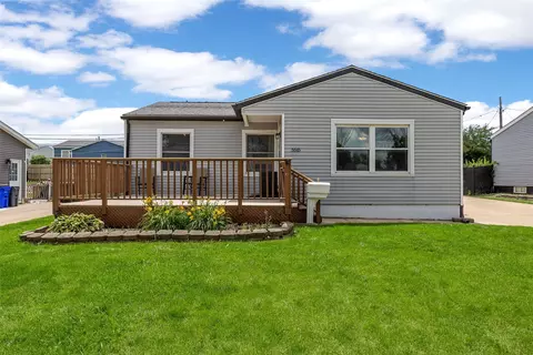 5515 Cedar Dr NW, Cedar Rapids, IA 52405