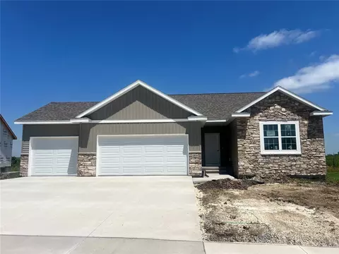 6818 Artesa Bell Dr, Cedar Rapids, IA 52404
