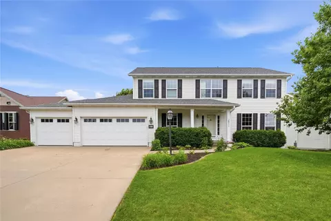 2511 Grey Wolf, Hiawatha, IA 52233